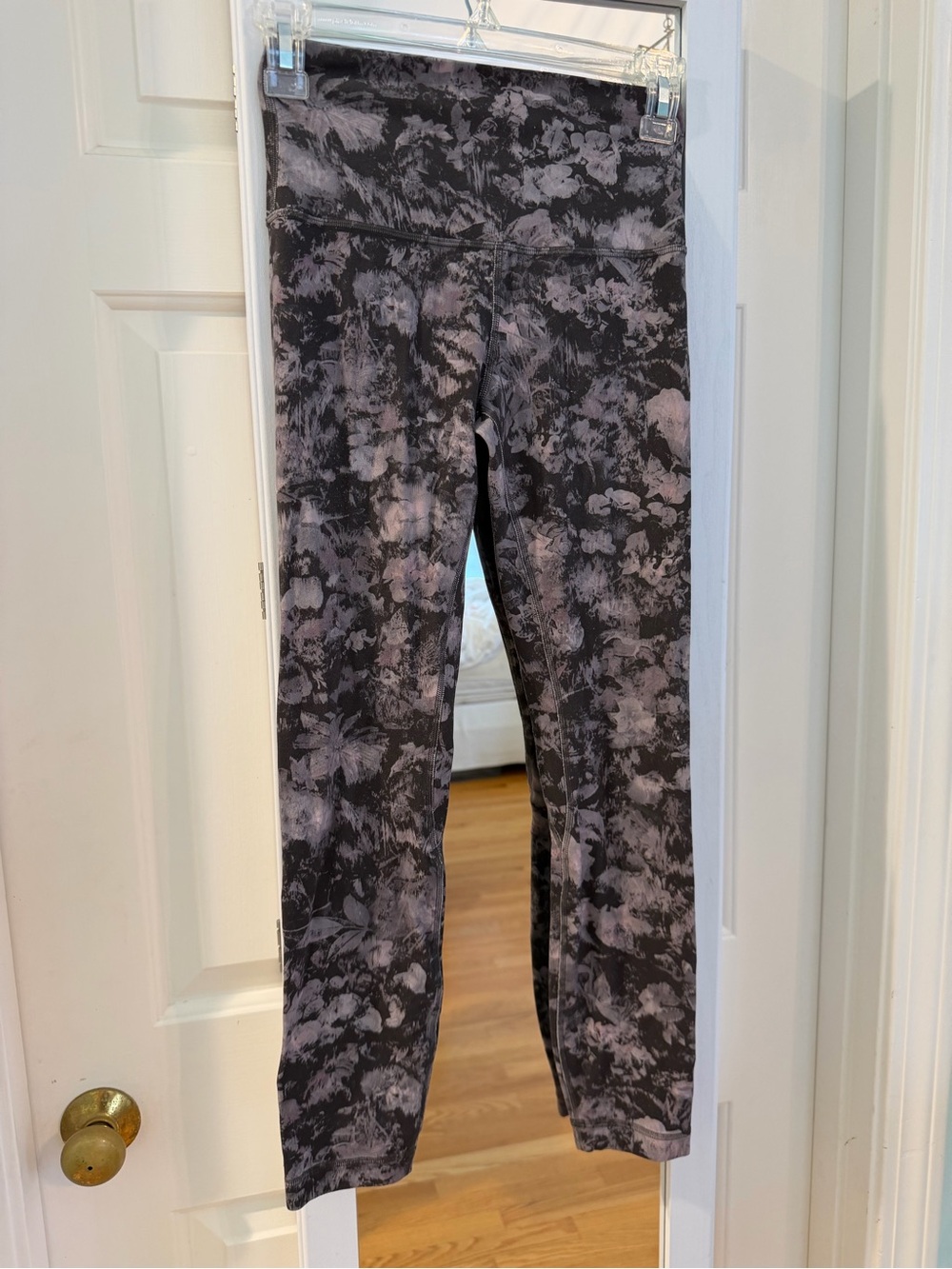 Lululemon Women's Grey and Lavender Abstract Leggings